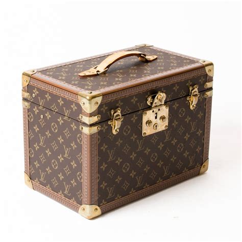 toiletries bag louis vuitton|louis vuitton toiletry hard case.